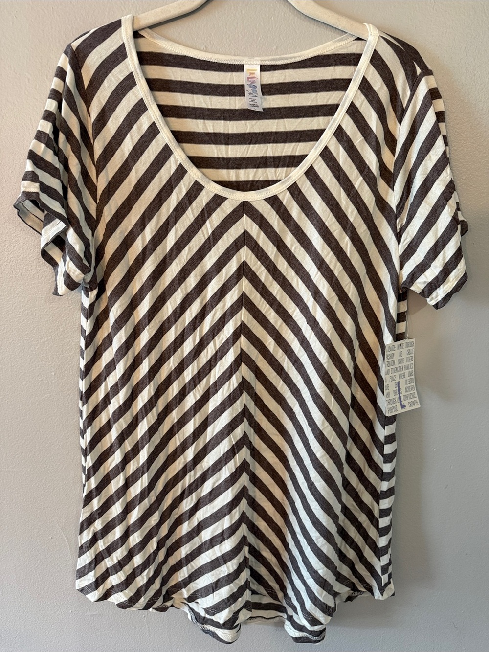 LuLaRoe Black & White Diagonal Stripe Scoop Neck Tee